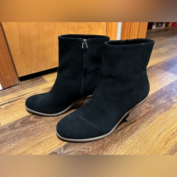 TOMS Black Boots | size 7.5 | Exceptional Condition - Picture 4 of 4